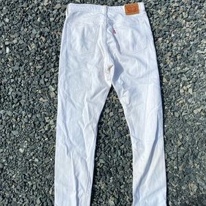 Levi’s White Jeans size 28 x 32